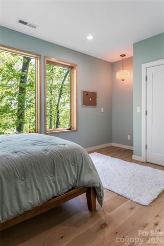 77 Mcintyre Drive, Asheville, NC 28803