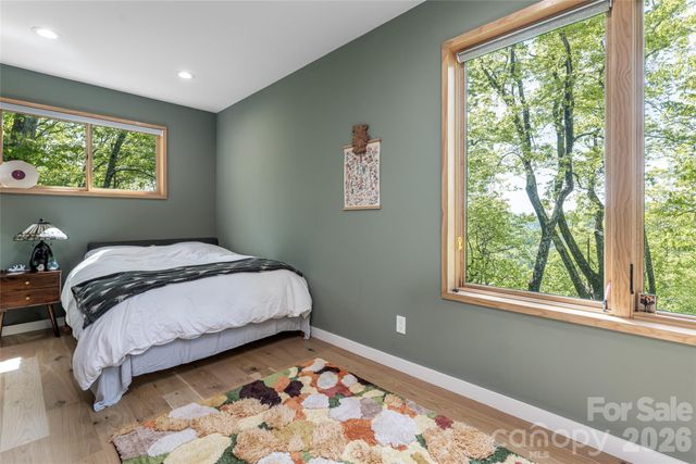 77 Mcintyre Drive, Asheville, NC 28803