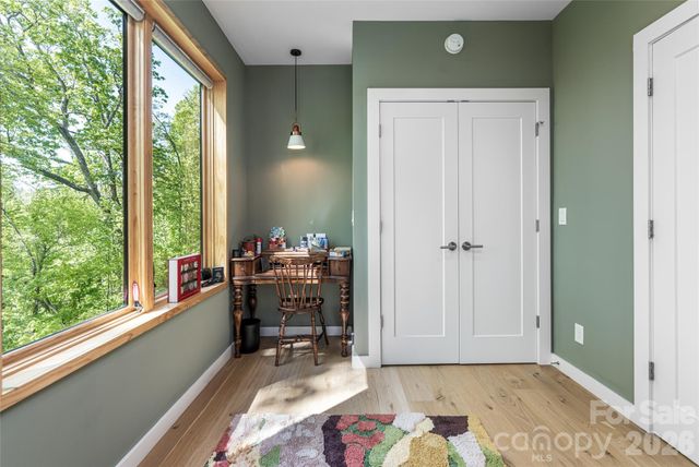 77 Mcintyre Drive, Asheville, NC 28803