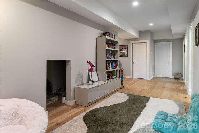 77 Mcintyre Drive, Asheville, NC 28803