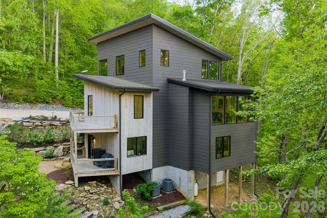 77 Mcintyre Drive, Asheville, NC 28803
