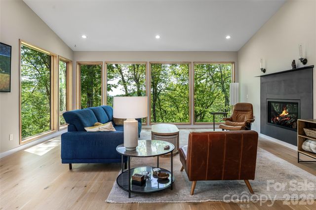 77 Mcintyre Drive, Asheville, NC 28803