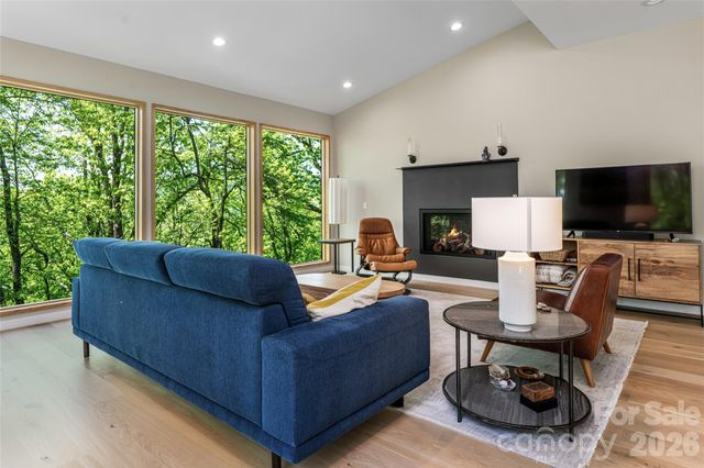77 Mcintyre Drive, Asheville, NC 28803