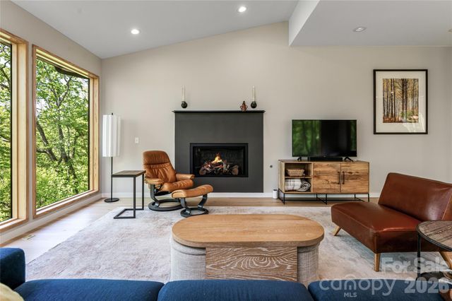 77 Mcintyre Drive, Asheville, NC 28803