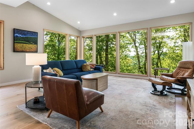 77 Mcintyre Drive, Asheville, NC 28803