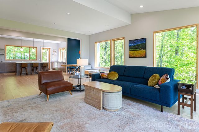 77 Mcintyre Drive, Asheville, NC 28803