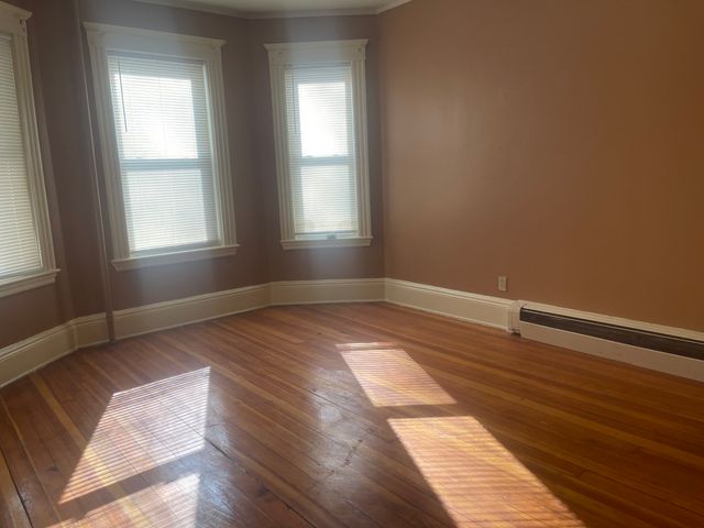 6 Bailey St 1, Boston, MA 02124