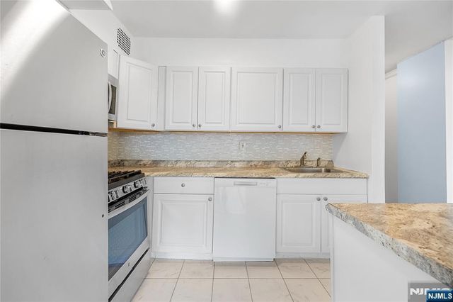 6050 Kennedy Boulevard 2E, West New York, NJ 07093