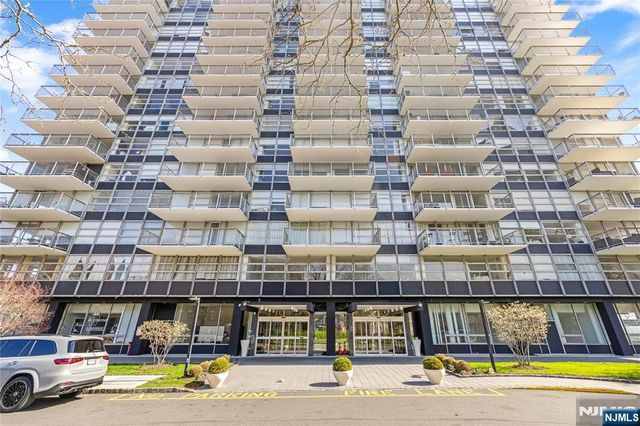 6050 Kennedy Boulevard 2E, West New York, NJ 07093