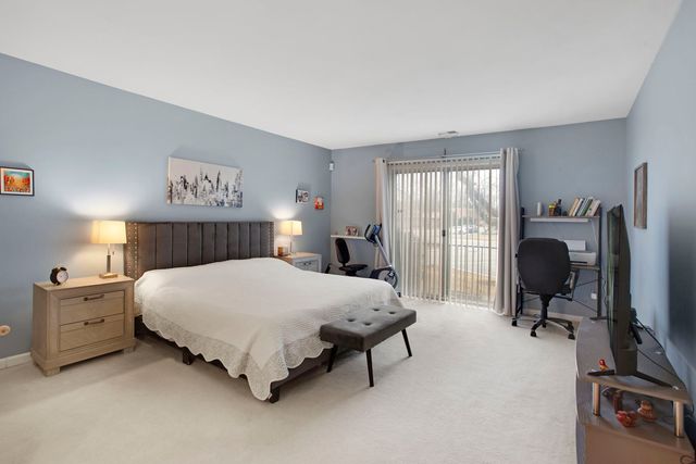 4050 Dundee Road 105, Northbrook, IL 60062