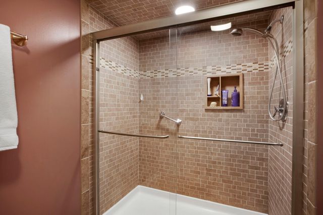 4050 Dundee Road 105, Northbrook, IL 60062