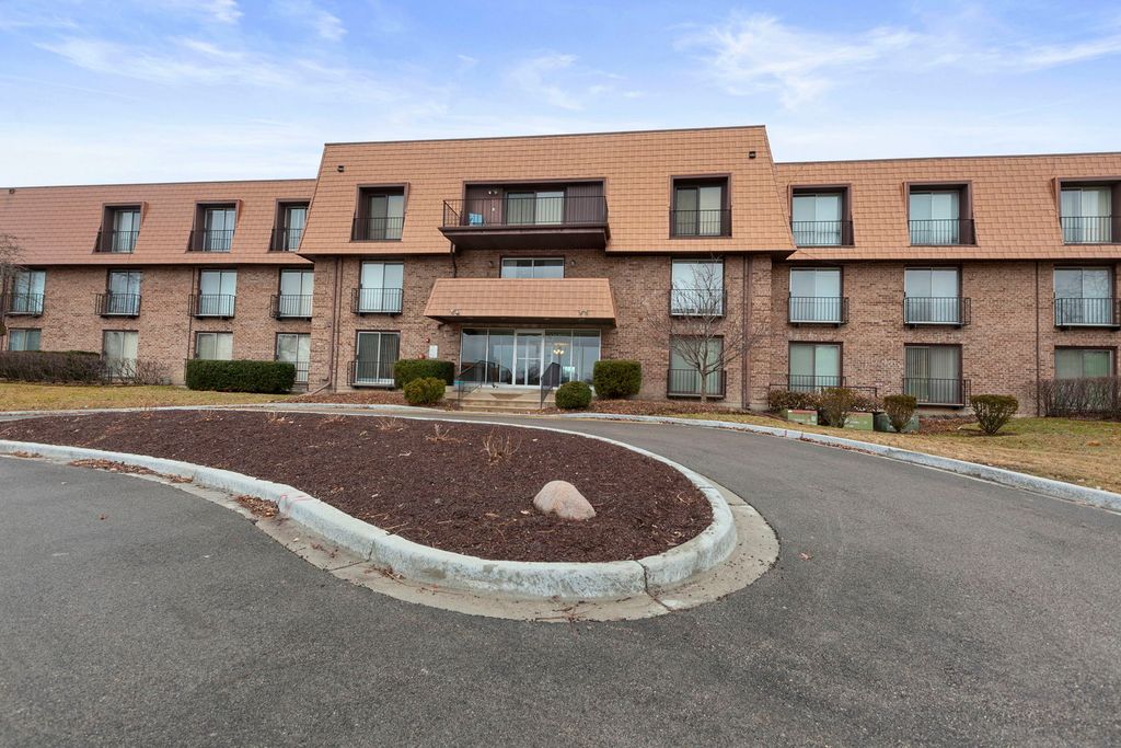 4050 Dundee Road 105, Northbrook, IL 60062