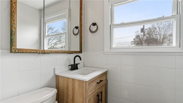 32 Milburn Road, East Providence, RI 02914