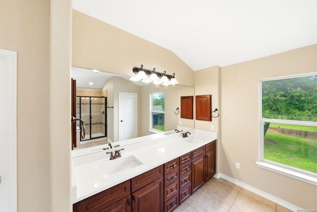 28130 George Obrien, San Antonio, TX 78260