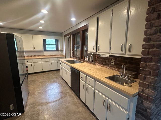 206 S Connor Avenue, Joplin, MO 64801