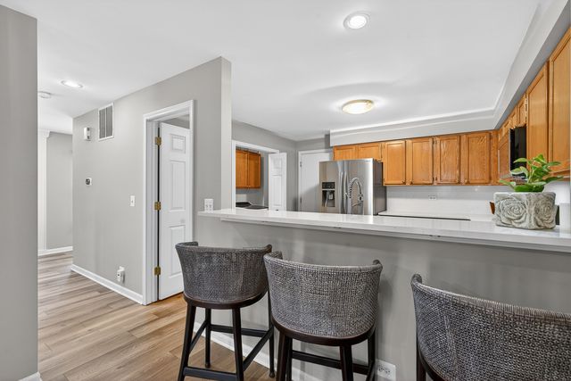 1650 W Ethans Glen Drive, Palatine, IL 60067