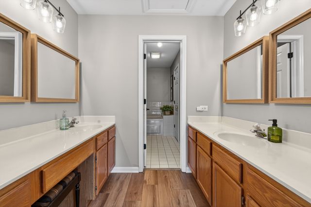 1650 W Ethans Glen Drive, Palatine, IL 60067