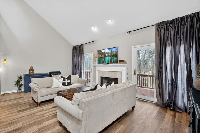 1650 W Ethans Glen Drive, Palatine, IL 60067