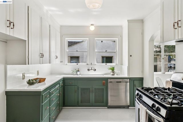 2843 Central Ave, Alameda, CA 94501