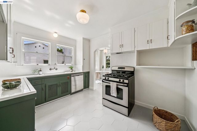 2843 Central Ave, Alameda, CA 94501