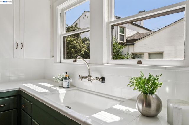 2843 Central Ave, Alameda, CA 94501