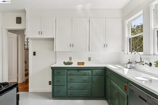 2843 Central Ave, Alameda, CA 94501