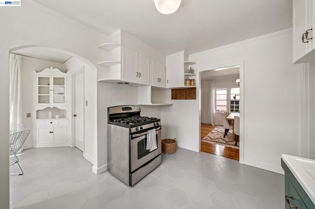 2843 Central Ave, Alameda, CA 94501