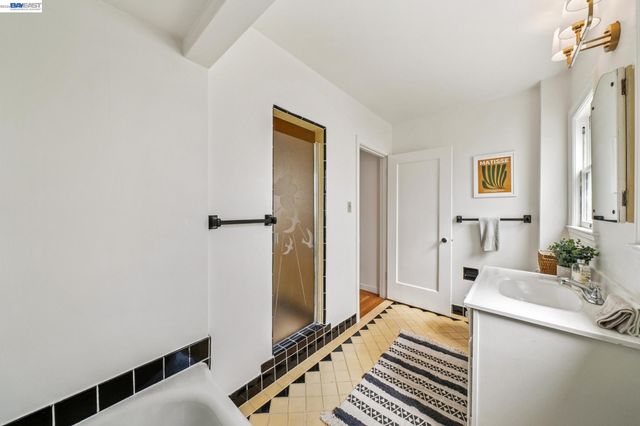 2843 Central Ave, Alameda, CA 94501