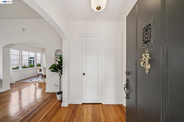 2843 Central Ave, Alameda, CA 94501