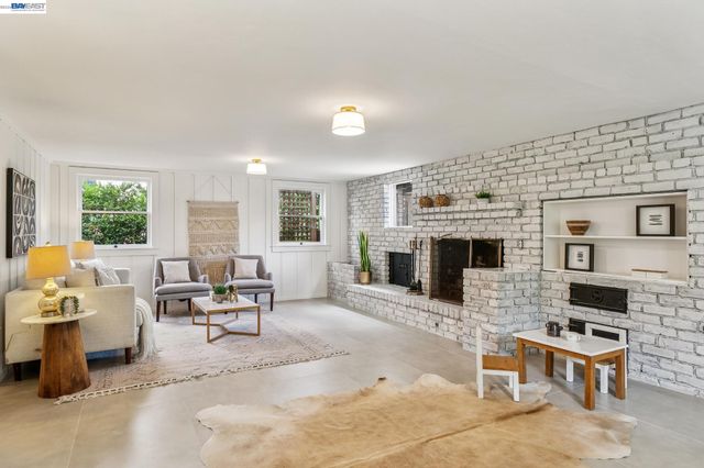 2843 Central Ave, Alameda, CA 94501