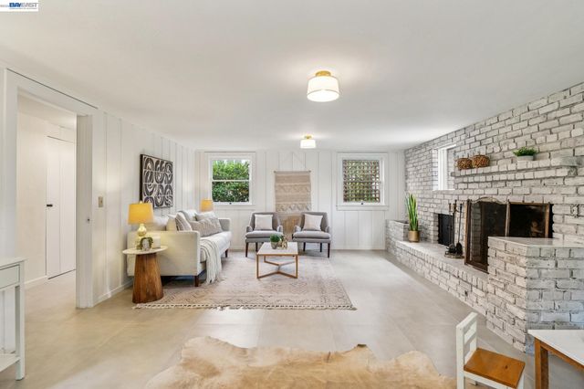 2843 Central Ave, Alameda, CA 94501