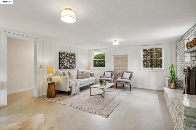 2843 Central Ave, Alameda, CA 94501