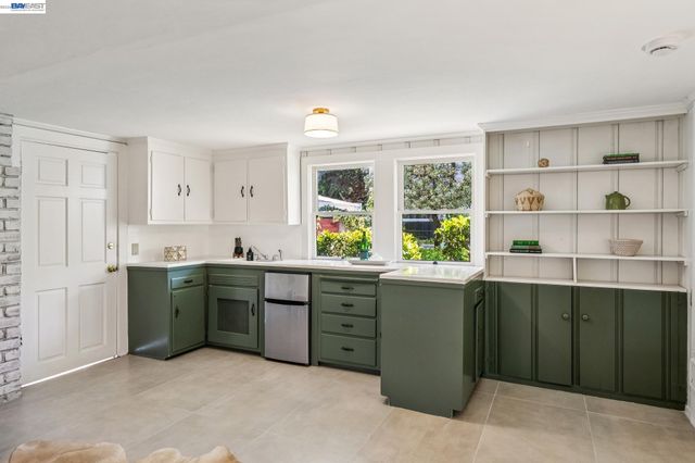2843 Central Ave, Alameda, CA 94501