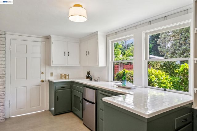 2843 Central Ave, Alameda, CA 94501