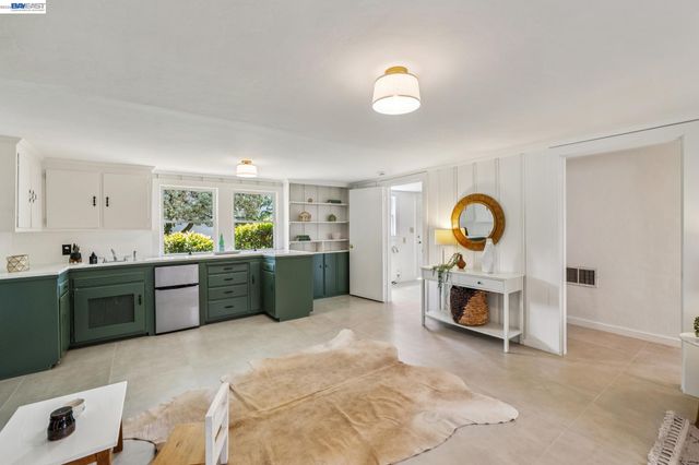 2843 Central Ave, Alameda, CA 94501