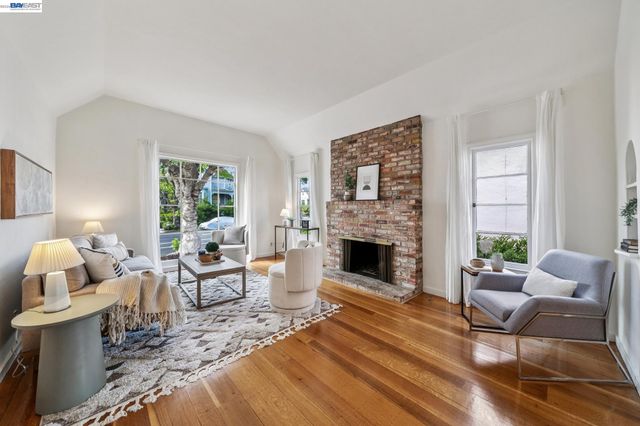 2843 Central Ave, Alameda, CA 94501