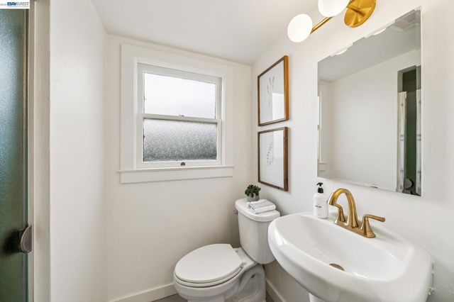 2843 Central Ave, Alameda, CA 94501