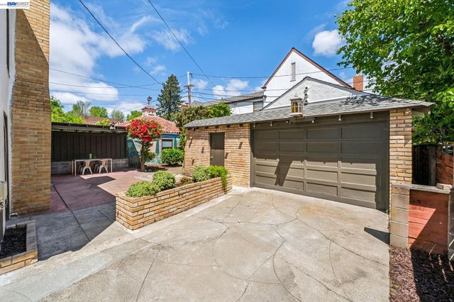 2843 Central Ave, Alameda, CA 94501