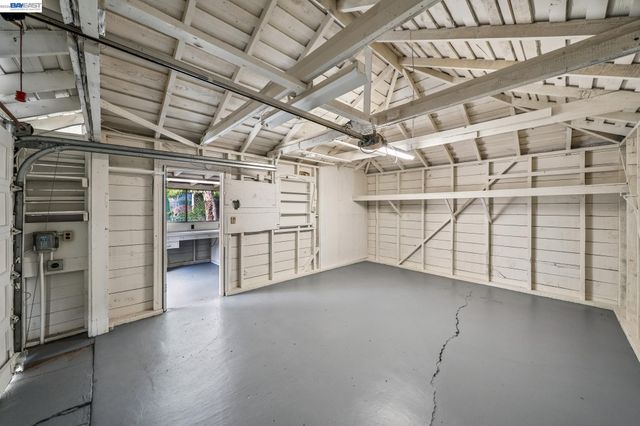 2843 Central Ave, Alameda, CA 94501