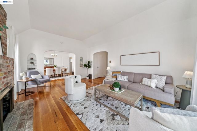 2843 Central Ave, Alameda, CA 94501