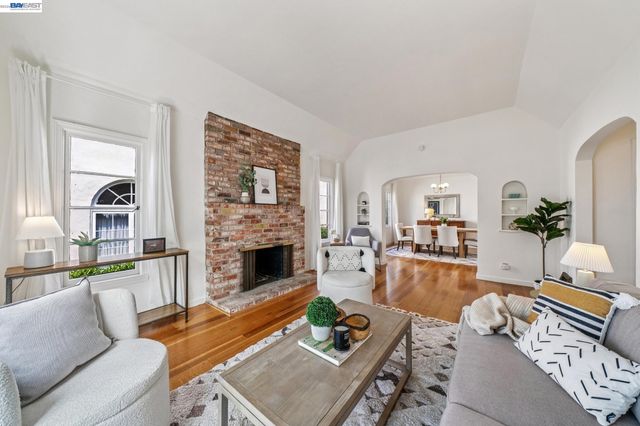 2843 Central Ave, Alameda, CA 94501