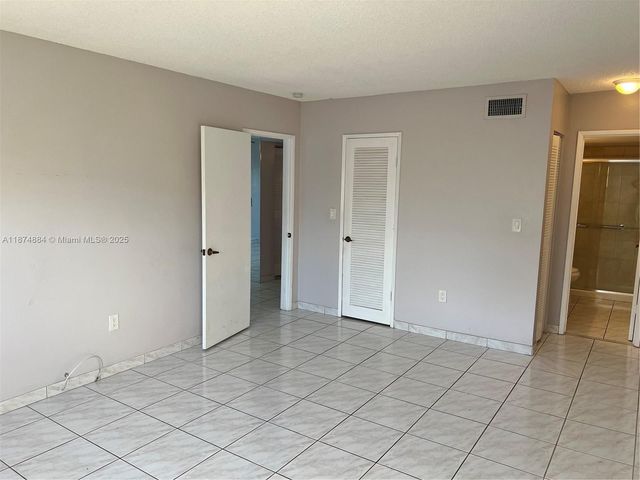 5731 NW 37th St 221, Virginia Gardens, FL 33166