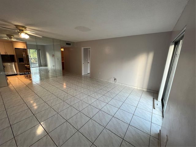 5731 NW 37th St 221, Virginia Gardens, FL 33166