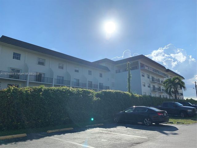 5731 NW 37th St 221, Virginia Gardens, FL 33166