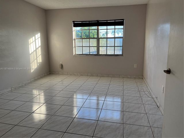 5731 NW 37th St 221, Virginia Gardens, FL 33166