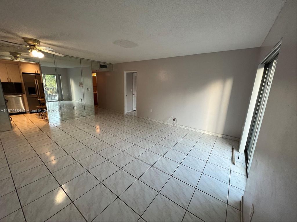 5731 NW 37th St 221, Virginia Gardens, FL 33166