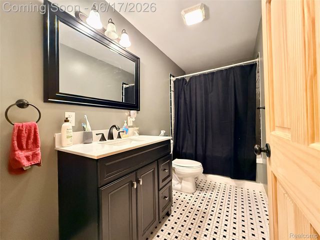 2543 Greenwood Road, Lapeer Township, MI 48446