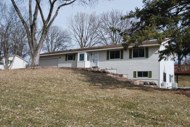 1901 Yorkshire Avenue S, Hopkins, MN 55305