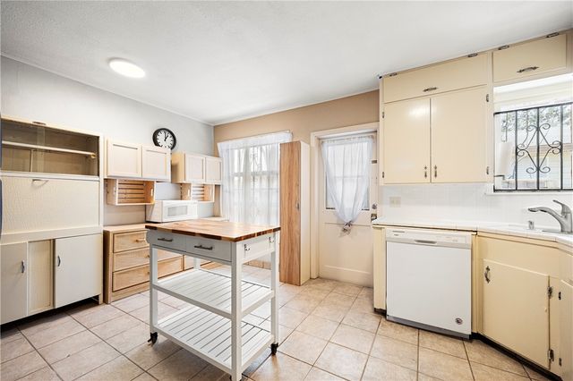 521 Chamberlain St, Corpus Christi, TX 78404