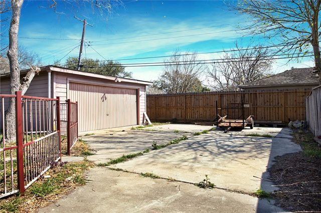 521 Chamberlain St, Corpus Christi, TX 78404